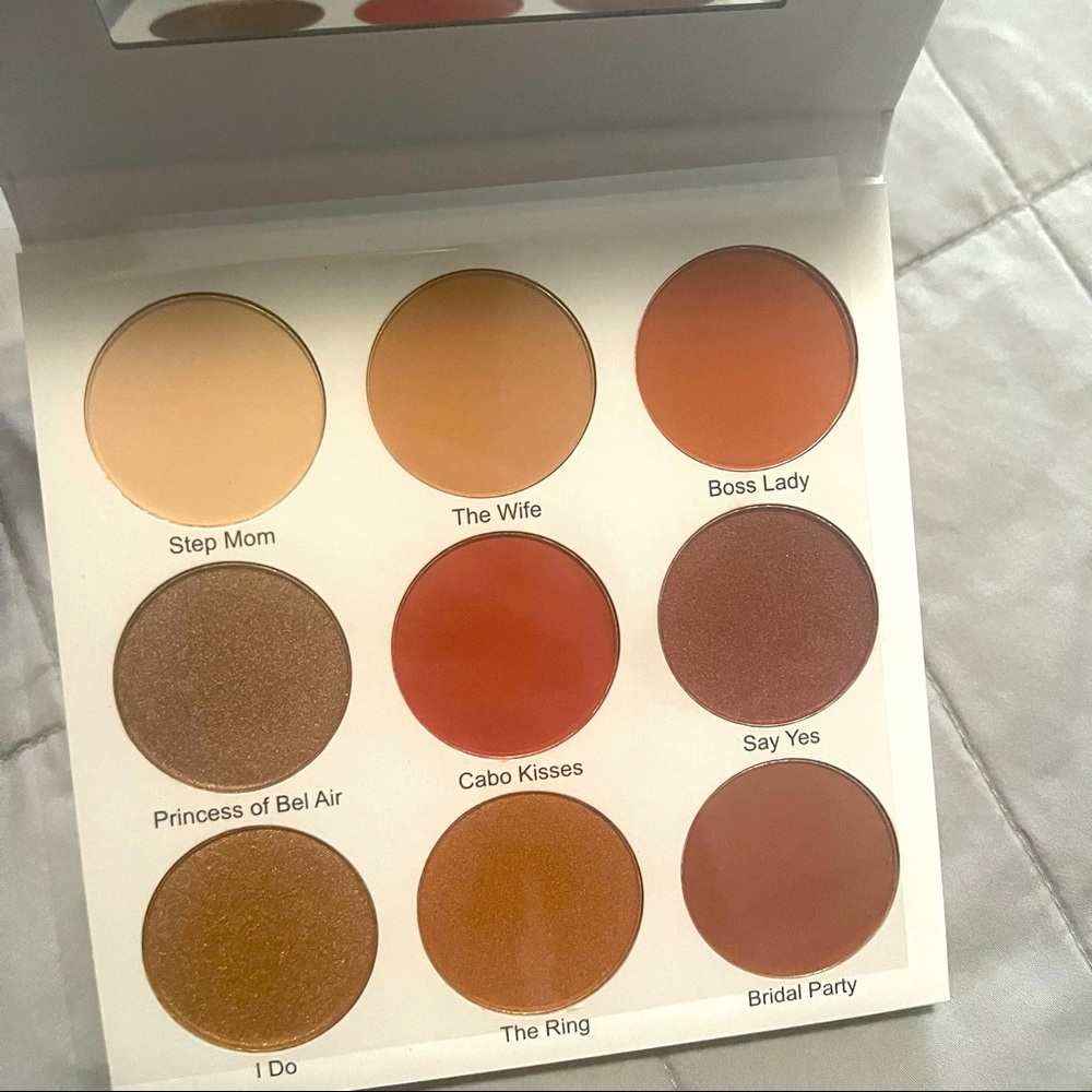 Give them LaLa eyeshadow palette